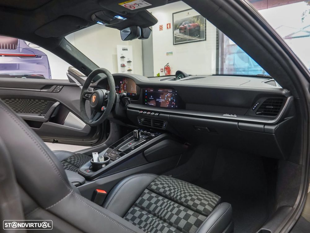 Porsche 911 (992) - 28