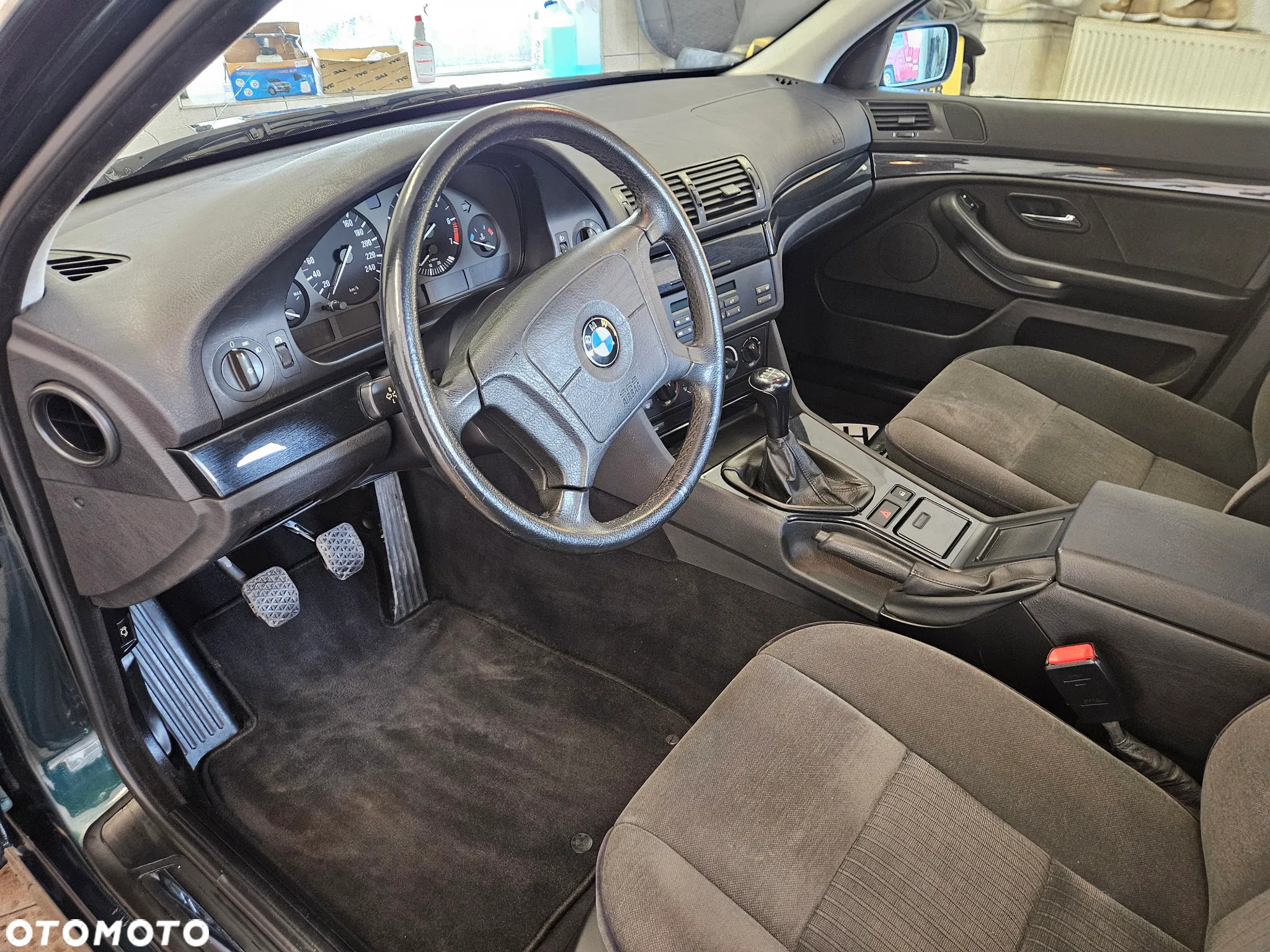 BMW Seria 5 520i - 11