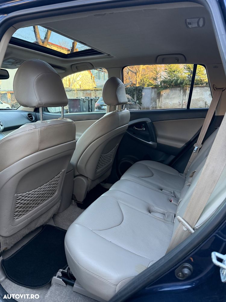 Toyota RAV4 2.2 D-4D Luxury - 7