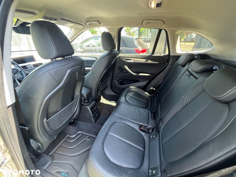 BMW X1 sDrive18i xLine - 8