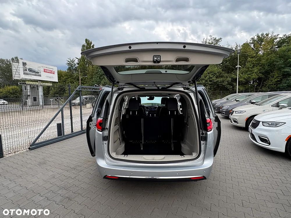 Chrysler Pacifica - 17