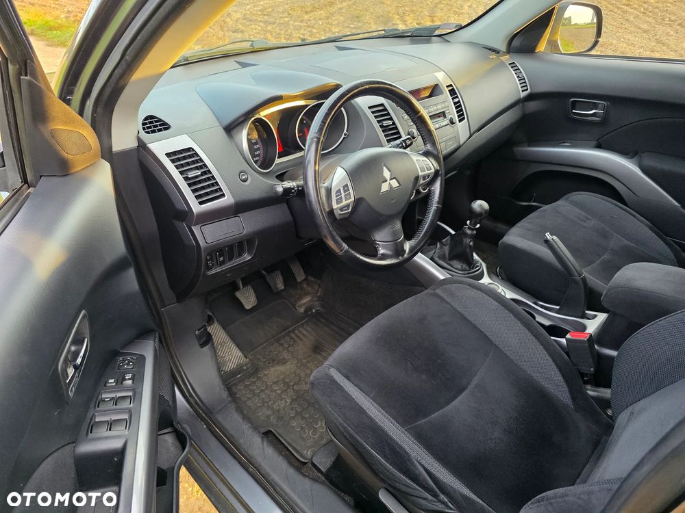 Mitsubishi Outlander - 13