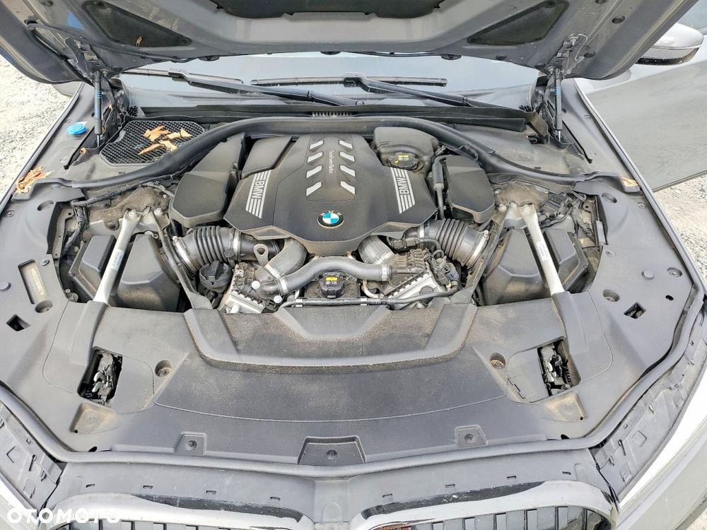 BMW Seria 7 750i xDrive - 12