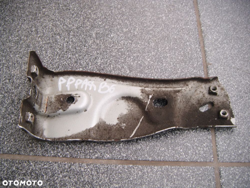 vw passat b6 mocowanie błotnika prawy przód - 1