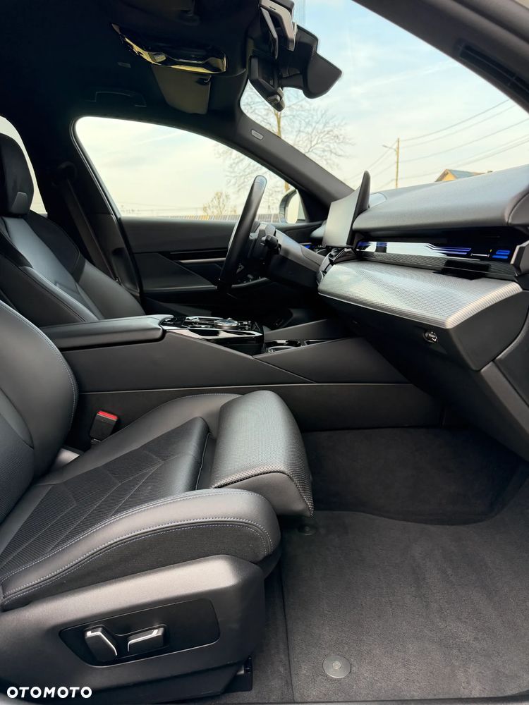 BMW Seria 5 ver-520d-xdrive-mhev-m-sport - 30