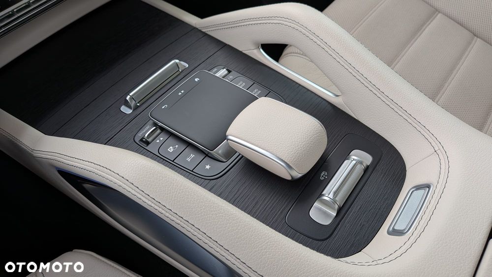 Mercedes-Benz GLS - 11