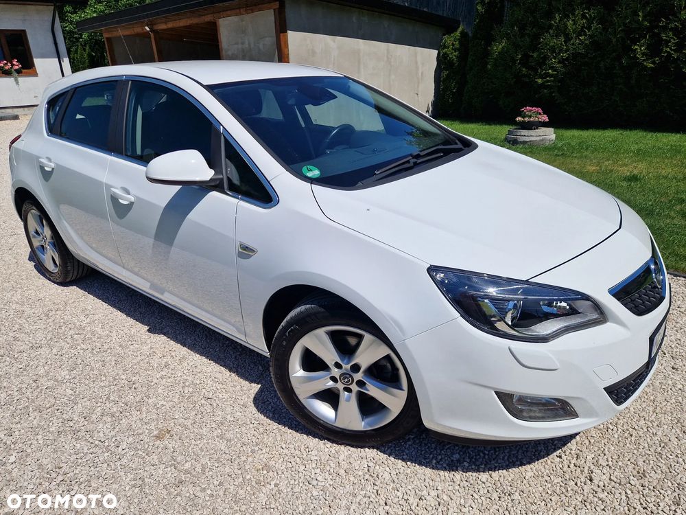 Opel Astra 1.6 Turbo - 26