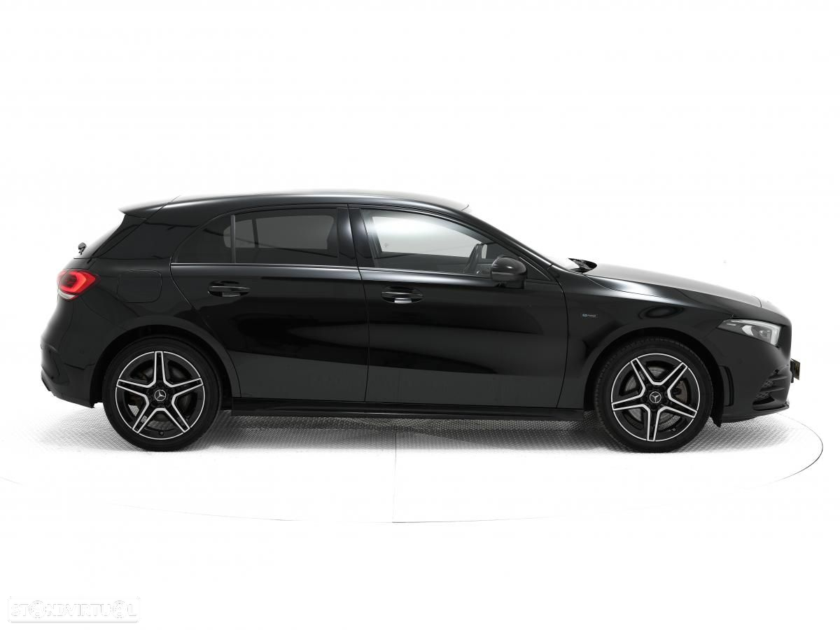 Mercedes-Benz A 250 e 8G-DCT AMG Line - 2