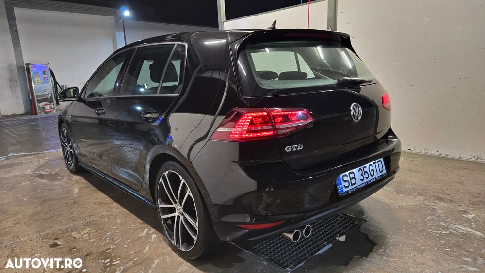 Volkswagen Golf - 12