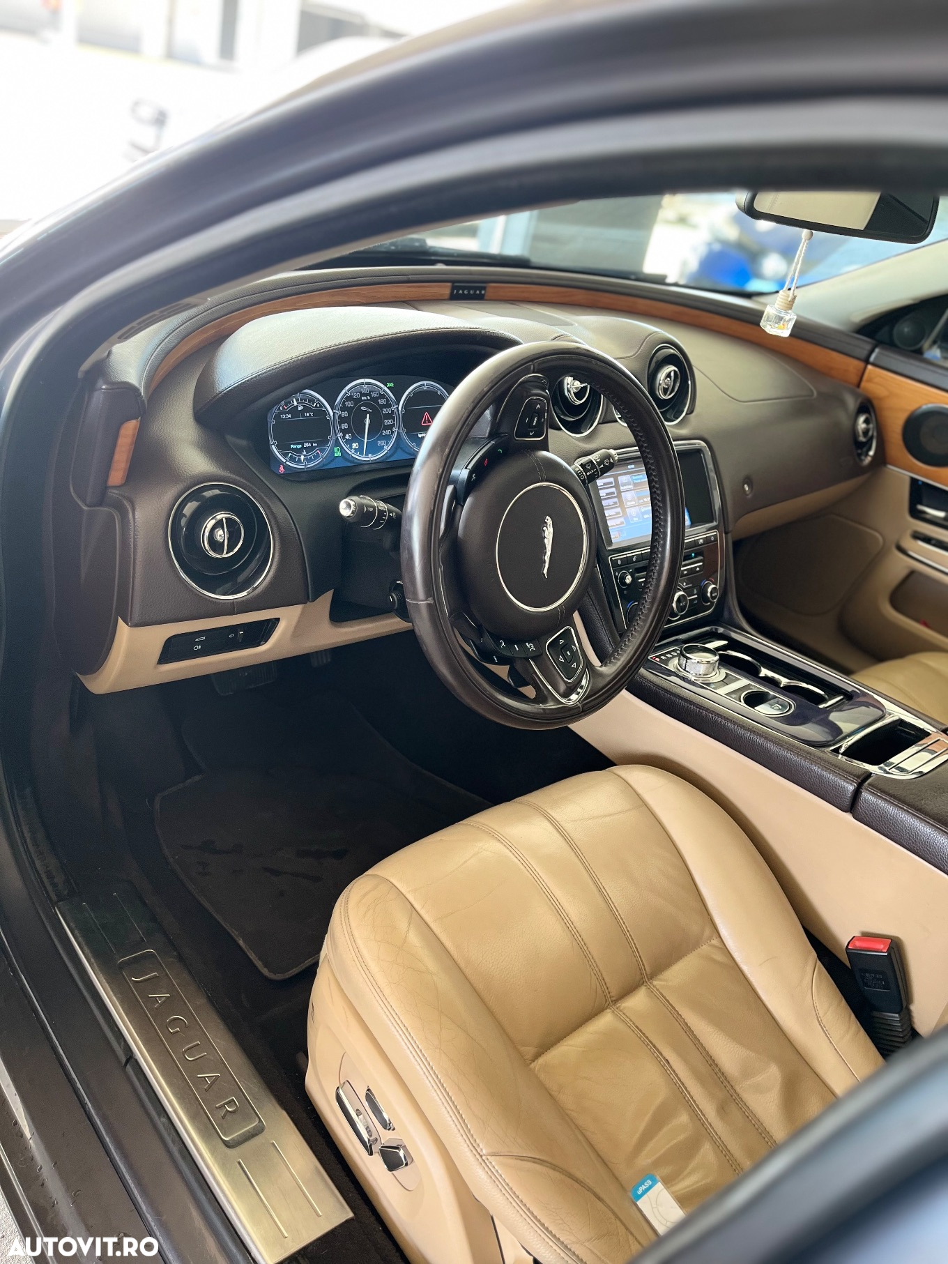 Jaguar XJ 3.0 V6 Premium Luxury Aut SWB - 26