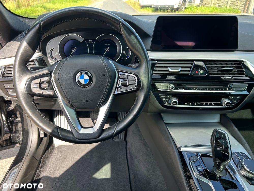 BMW Seria 5 520d Luxury Line - 11