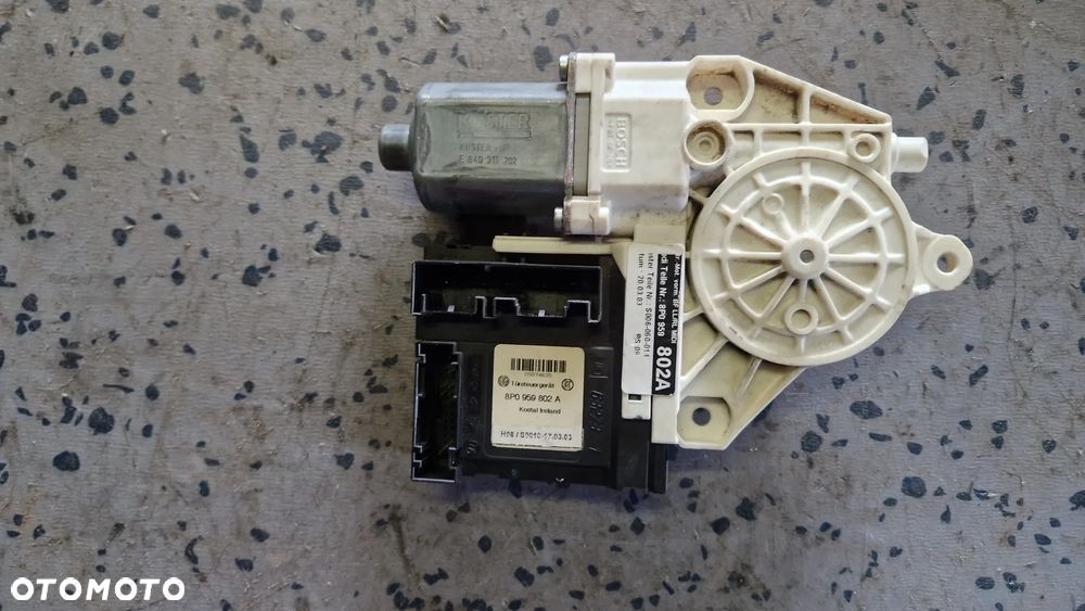 AUDI A3 8P SILNICZEK SZYBY PRAWY PRZÓD 8P0959802A - 1