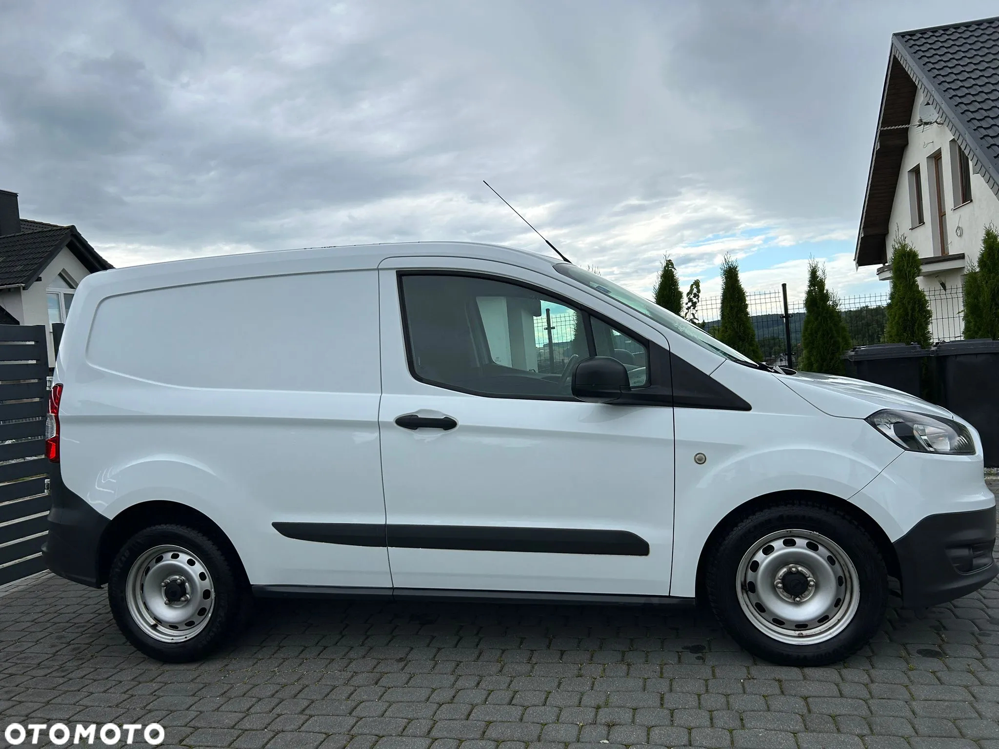 Ford Transit Courier - 3