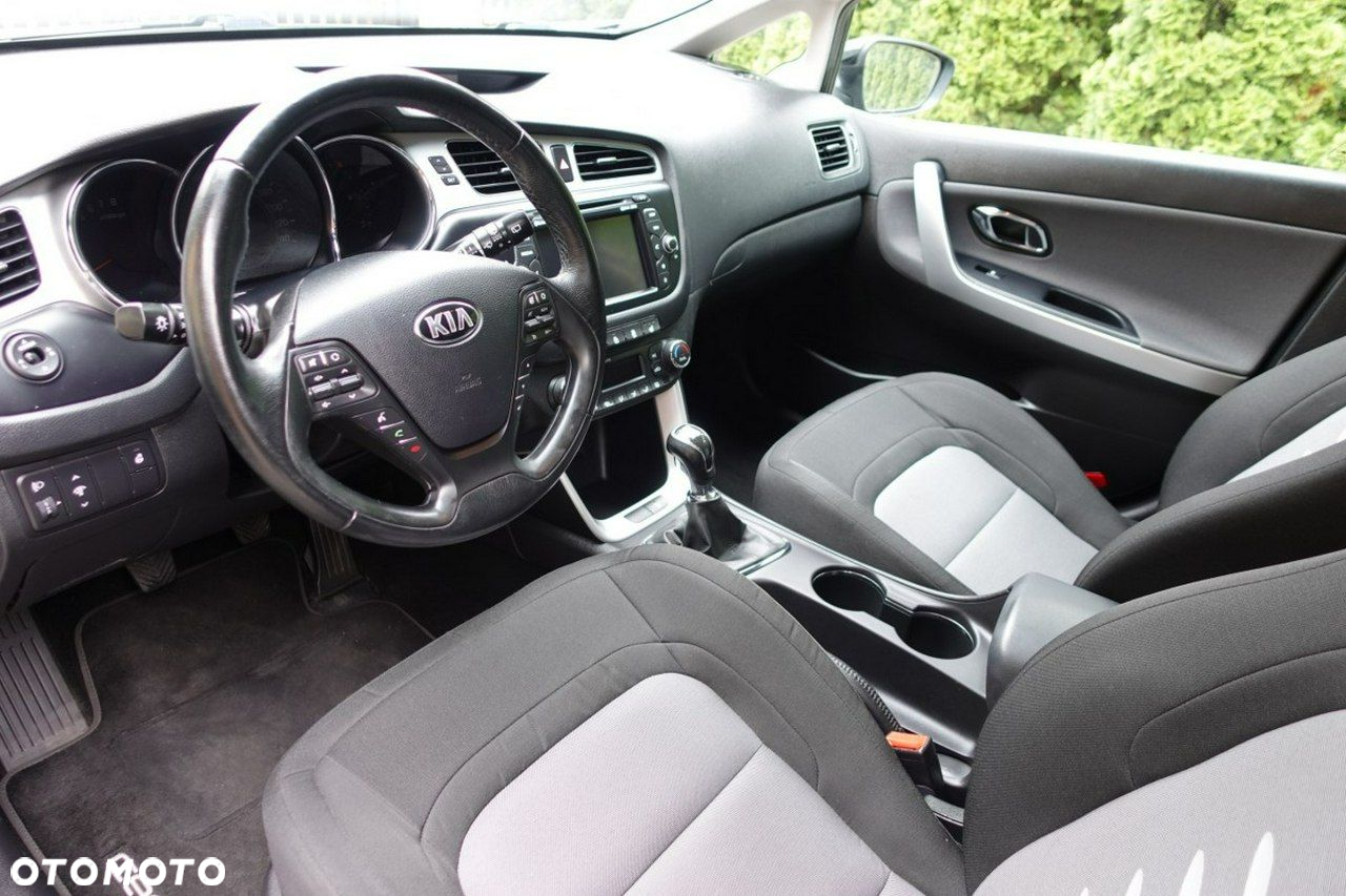 Kia Ceed - 12