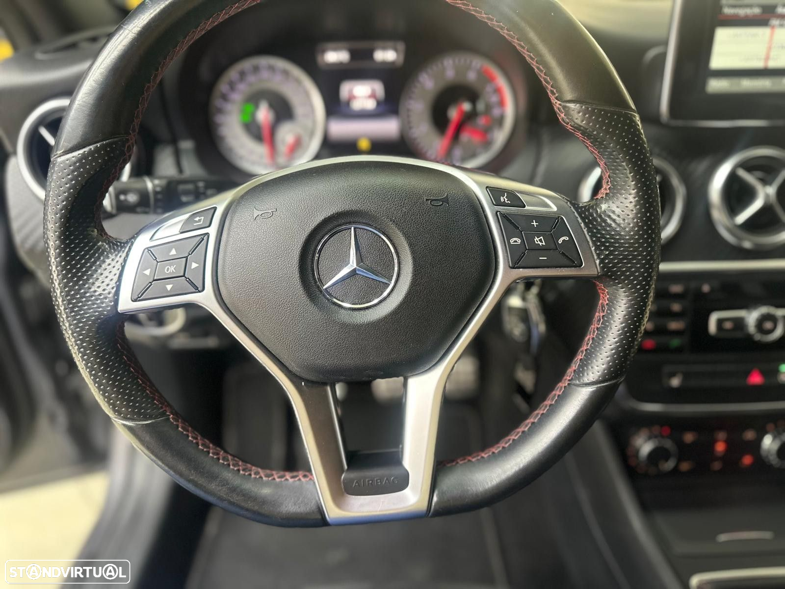 Mercedes-Benz A 180 AMG Line - 24