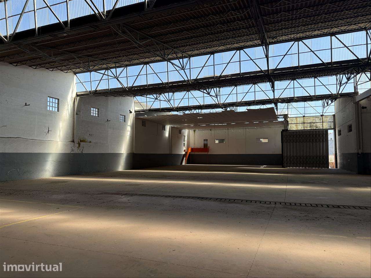 Armazém Industrial em Alcanena - Grande imagem: 2/25