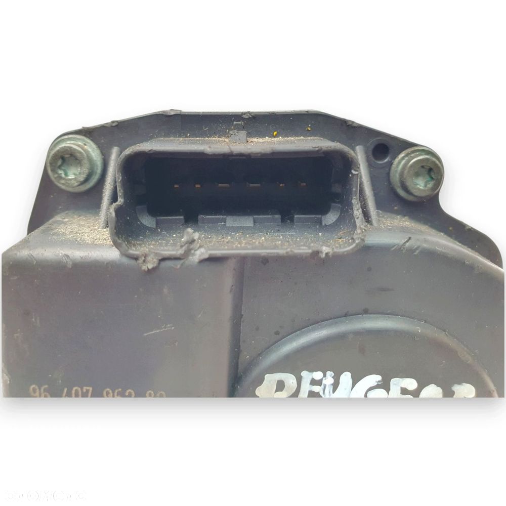 PRZEPUSTNICA Peugeot 207 208 Partner 1.4 8V 9640796280 - 9