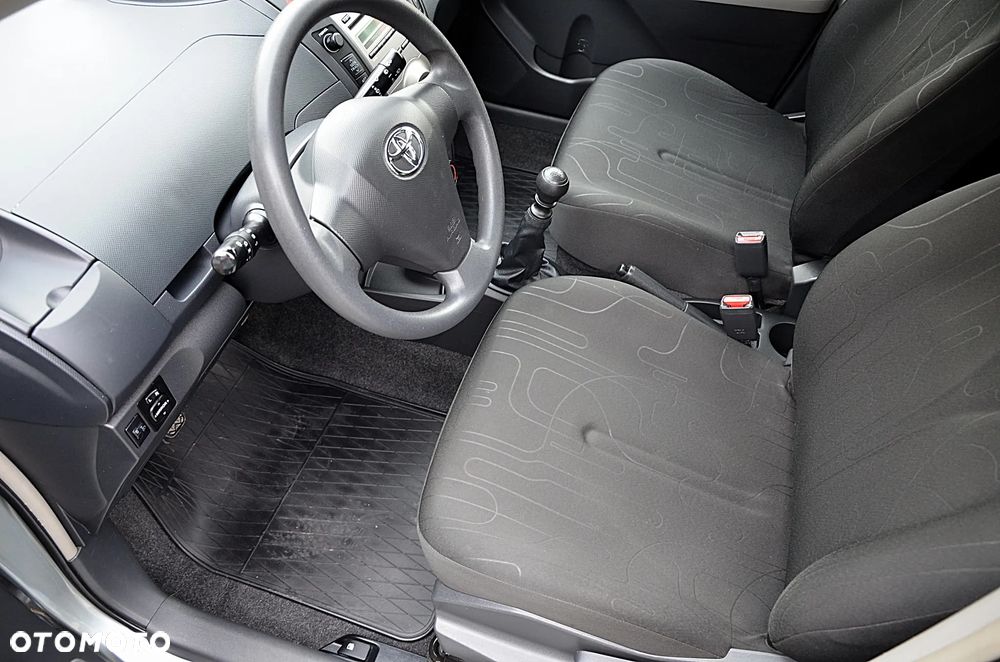 Toyota Yaris 1.33 Sol - 12