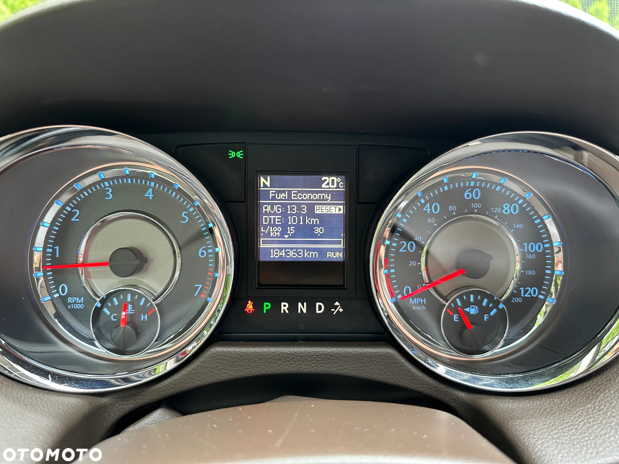 Chrysler Town & Country - 29