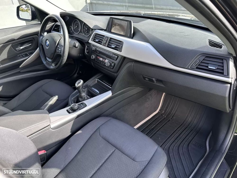 BMW 320 d Line Sport - 37