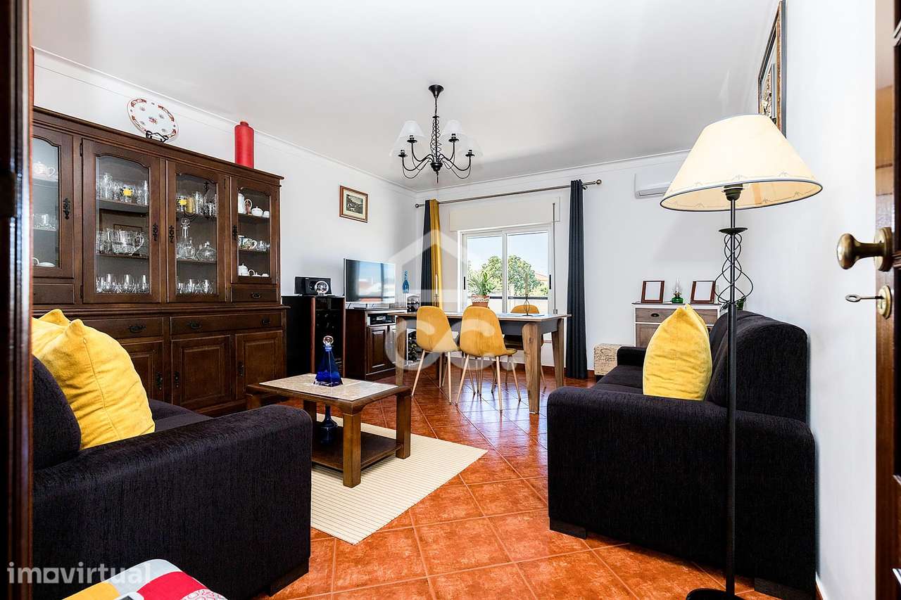 Apartamento T2 de Rés do Chão c/ Garagem e Sótão em Vila Viçosa, Évora - Grande imagem: 4/37