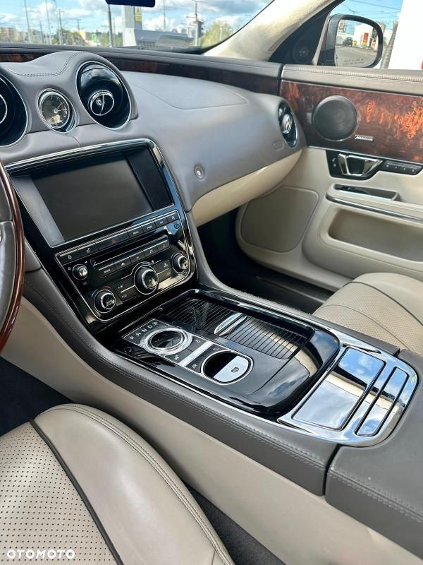 Jaguar XJ 3.0 T AWD Premium Luxury - 8