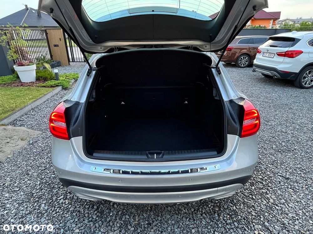 Mercedes-Benz GLA 180 - 30