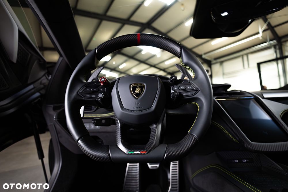 Lamborghini Revuelto - 25
