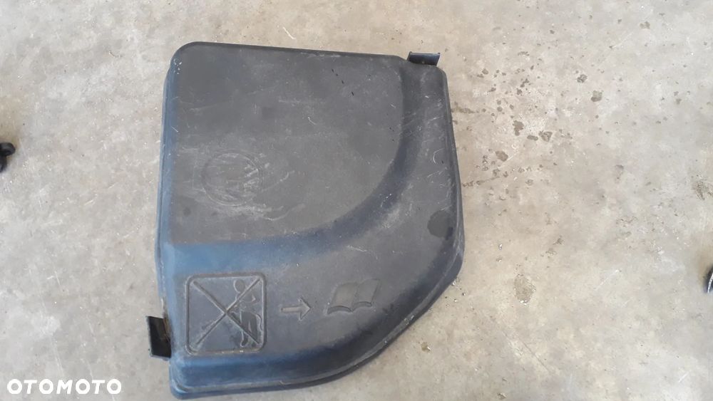 obudowa pokrywa bezpieczników 9658418180 Citroen c4 I lift 1.6 VTI - 1