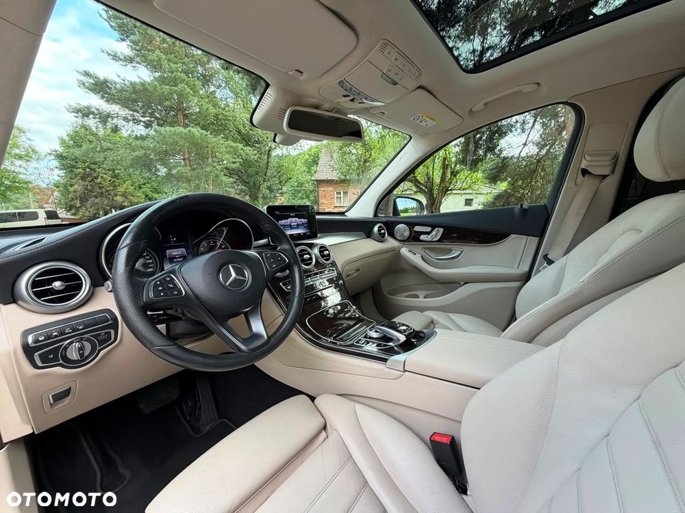 Mercedes-Benz GLC 250 4Matic 9G-TRONIC AMG Line - 17