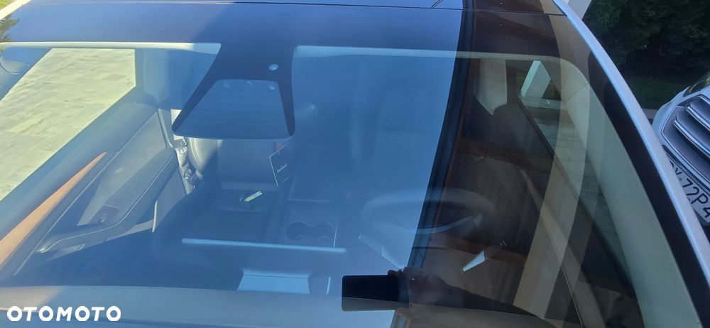 Tesla Model Y Long Range Dual Motor AWD - 29