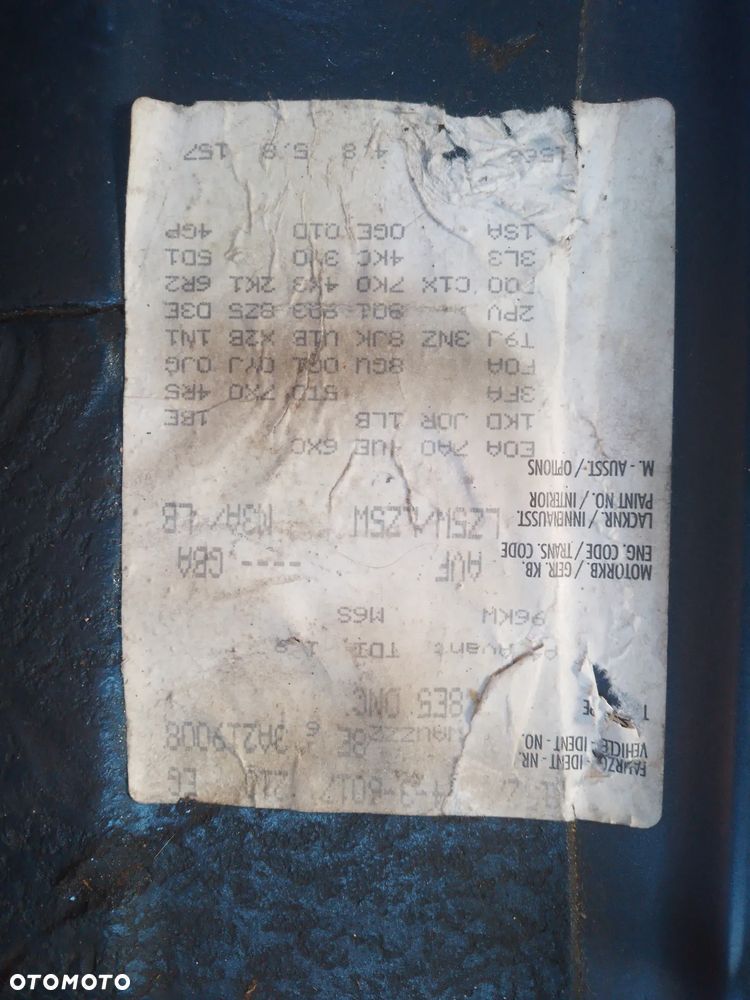 AUDI A4 B6 AVANT 1.9 TDI AVF -  PODŁOKIETNIK - 26