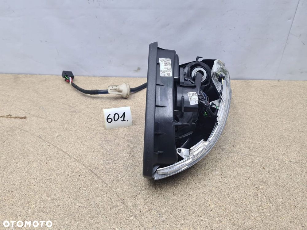 VW GOLF VIII 8 LUSTERKO PRAWE 11 PIN - 2