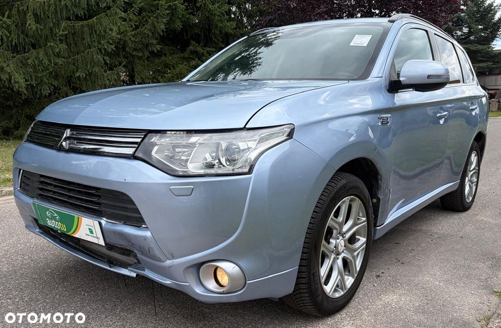 Mitsubishi Outlander - 2