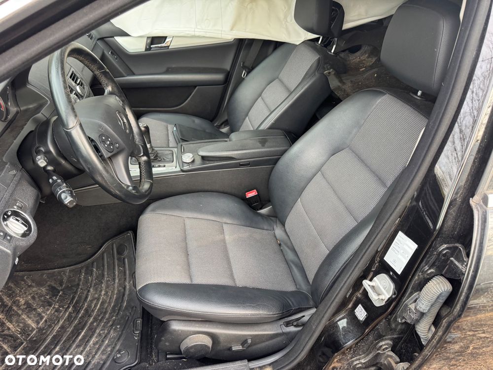 Mercedes-Benz Klasa C 200 (BlueEFFICIENCY) 7G-TRONIC Avantgarde - 4