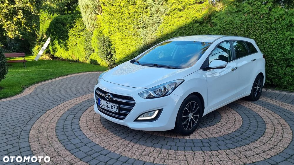 Hyundai i30 Fastback 1.6 CRDI Premium - 4