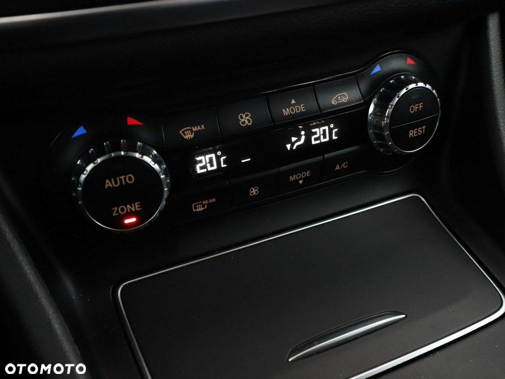 Mercedes-Benz GLA 200 7G-DCT Style - 28