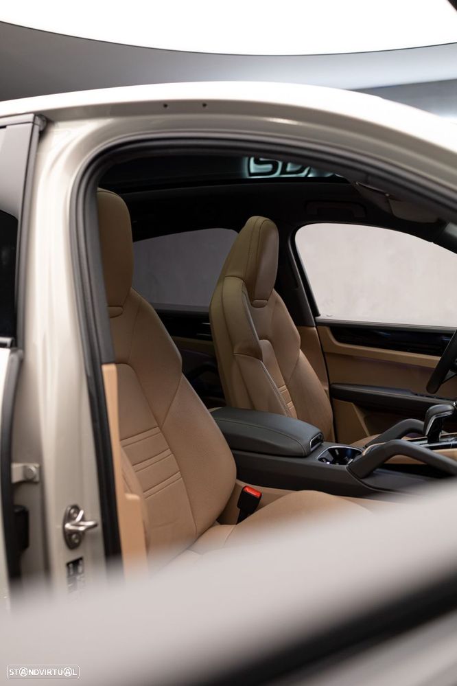 Porsche Cayenne Coupé E-Hybrid - 12