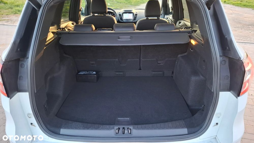 Ford Kuga 1.5 EcoBoost 2x4 ST-Line - 14