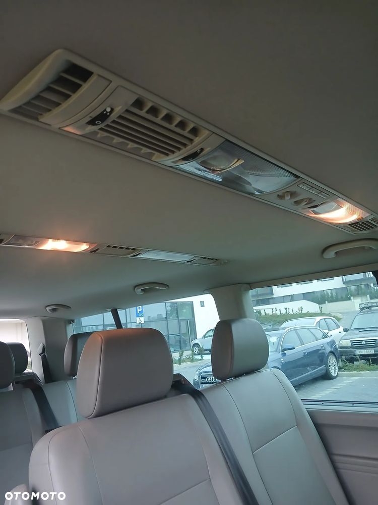 Volkswagen Caravelle - 12
