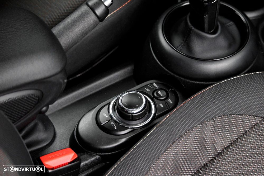 MINI 5 Portas Cooper Auto - 21