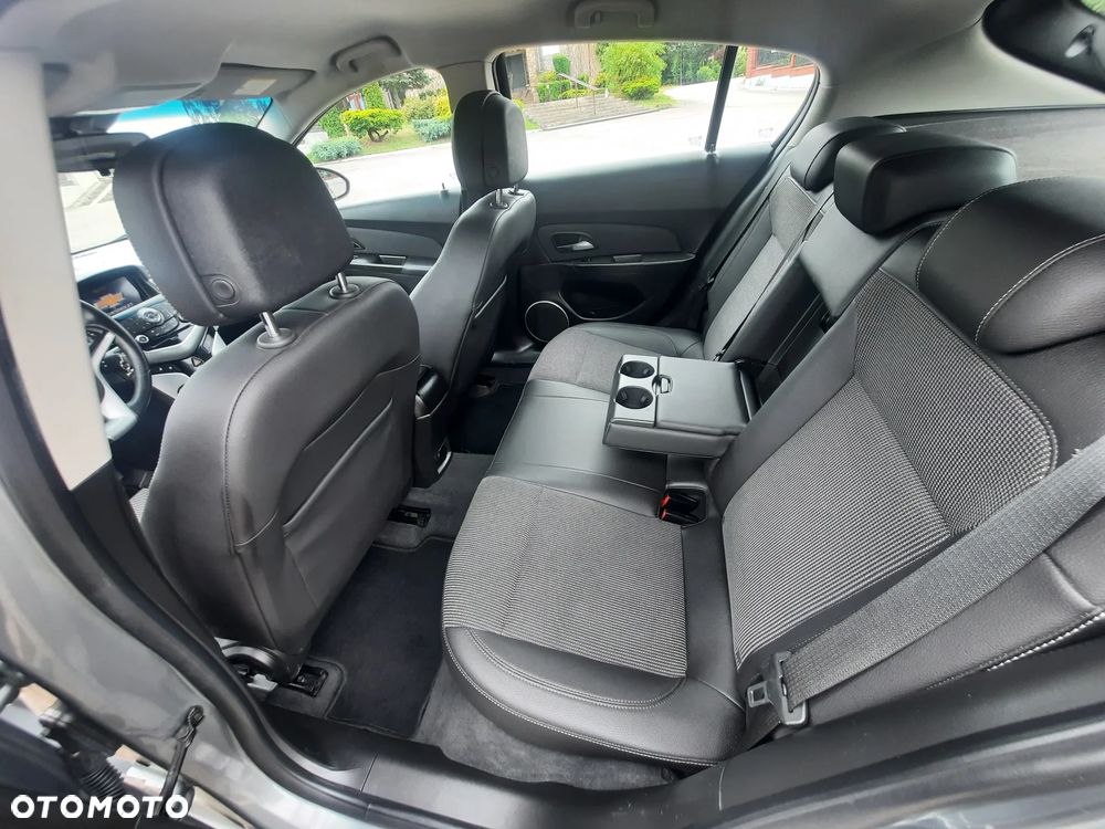 Chevrolet Cruze 1.6 LS+ - 8