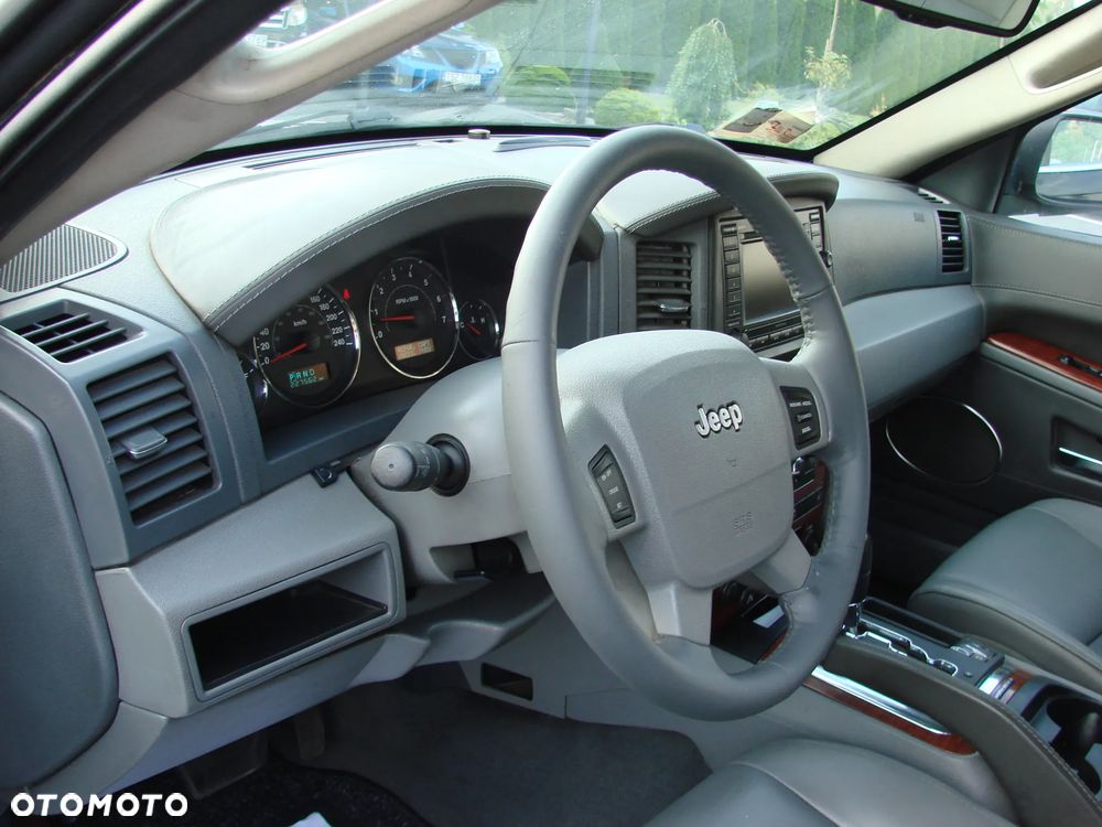 Jeep Grand Cherokee - 15