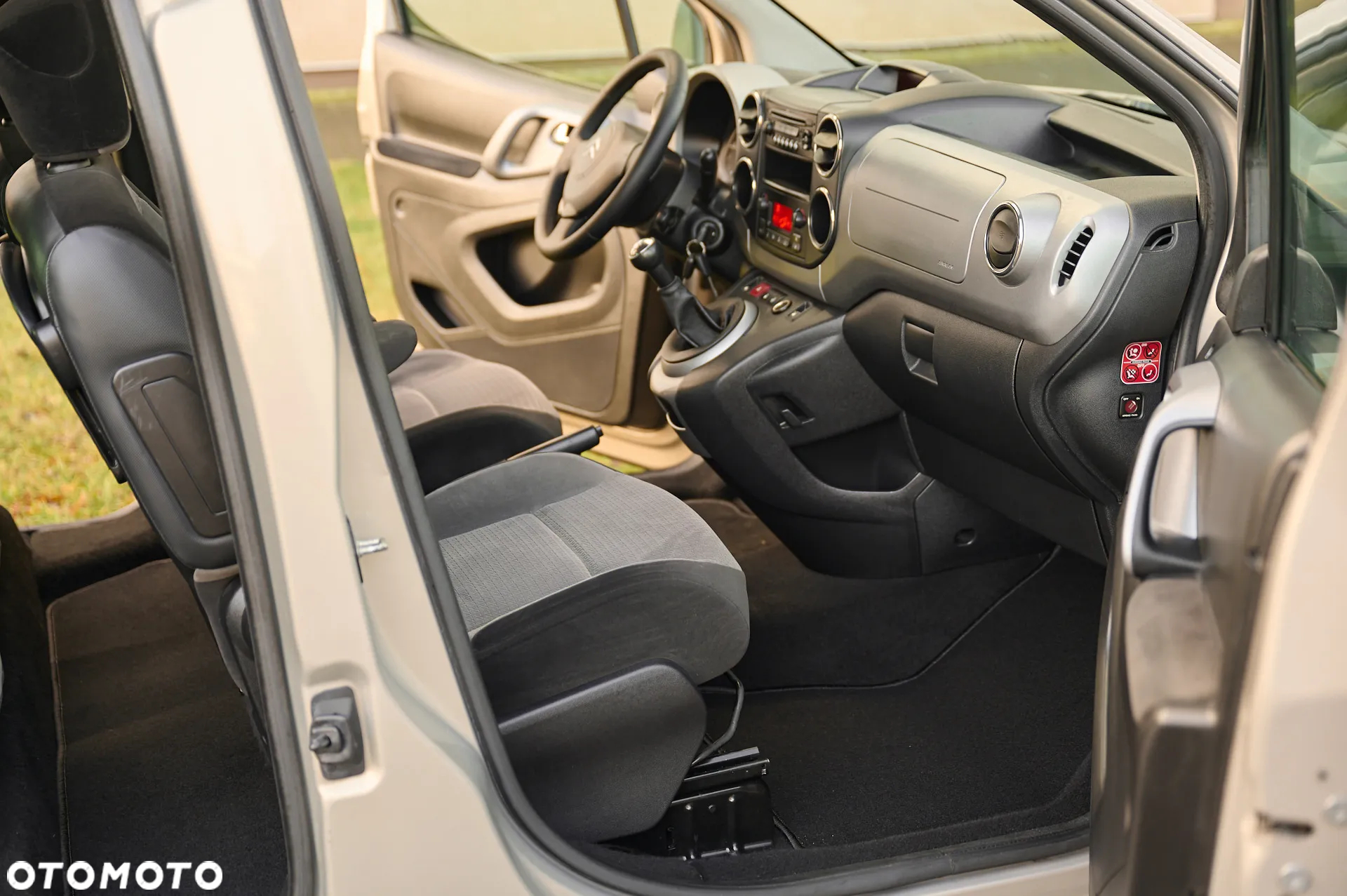 Citroën Berlingo II 1.6 HDi Multispace Plus - 31