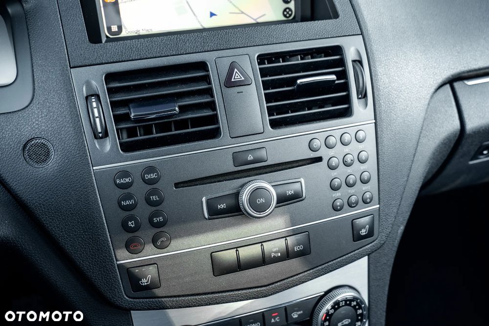 Mercedes-Benz Klasa C 180 CGI BlueEFFICIENCY Avantgarde - 30