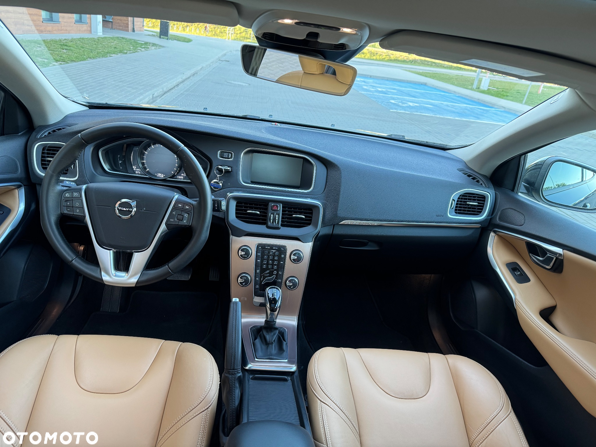 Volvo V40 Cross Country T3 Geartronic Momentum - 24