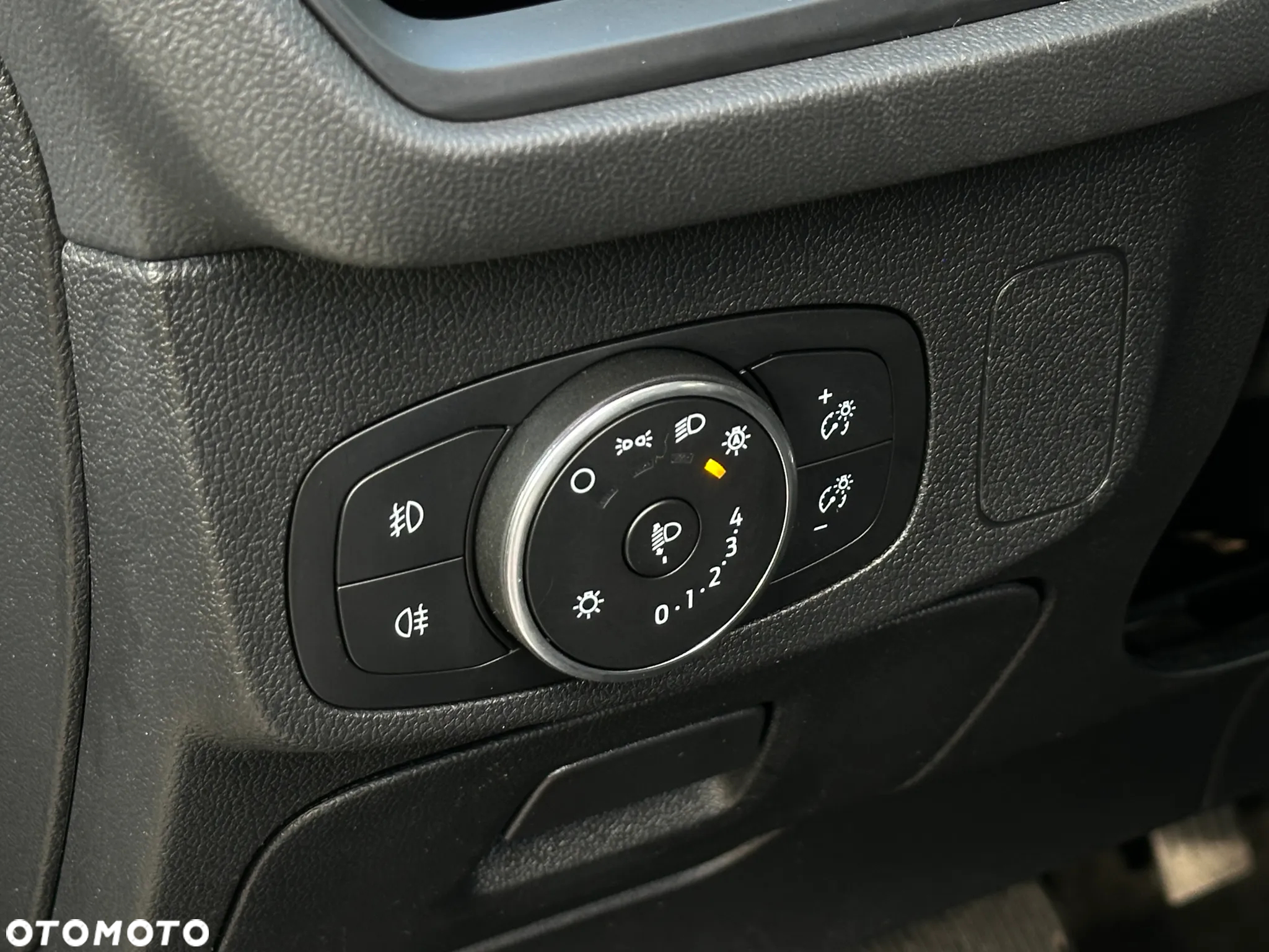 Ford Focus Turnier 1.5 EcoBlue Start-Stopp-System TITANIUM - 13