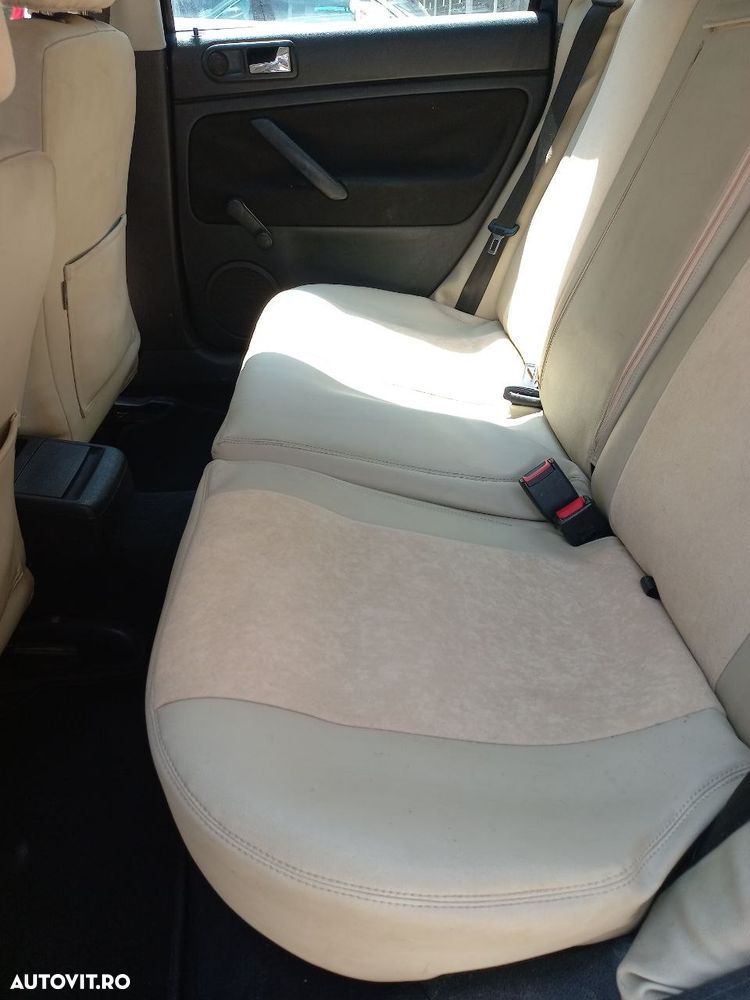 Volkswagen Passat 1.9TDI Highline - 16
