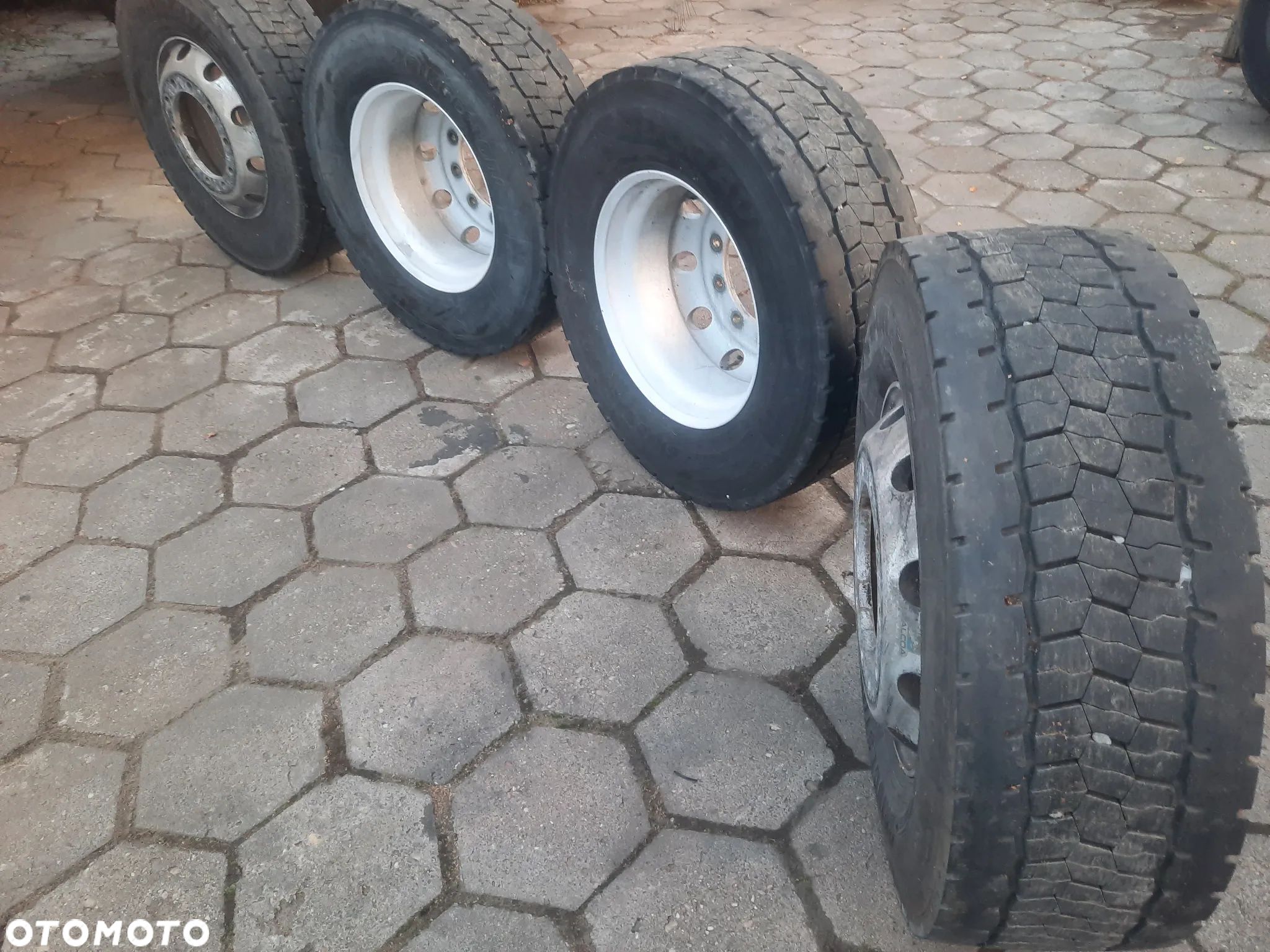 Felgi Aluminiowa Alcoa Bridgestone Duravos 315/70 R22,5 Komplet Scania R - 1