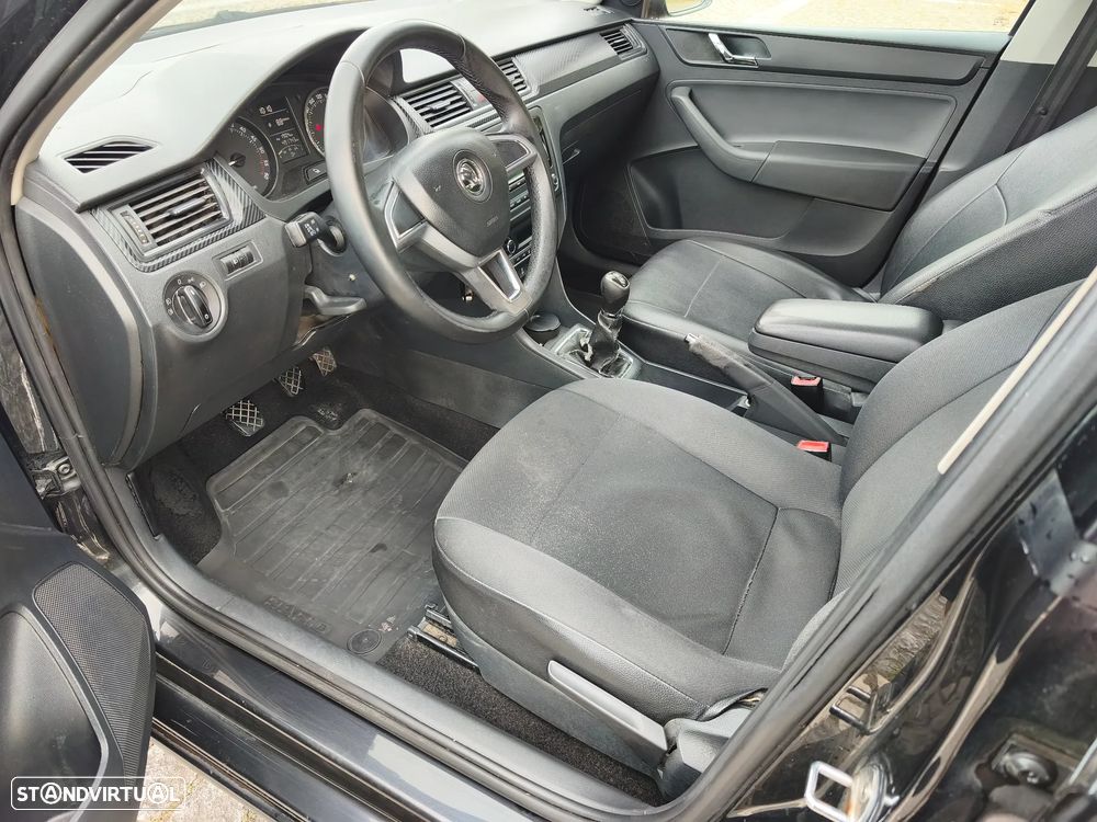 Skoda Rapid - 5